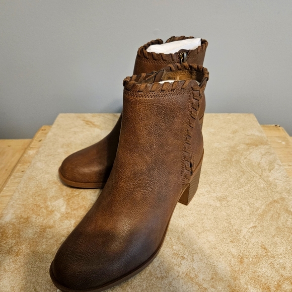 New boots - Picture 2 of 3